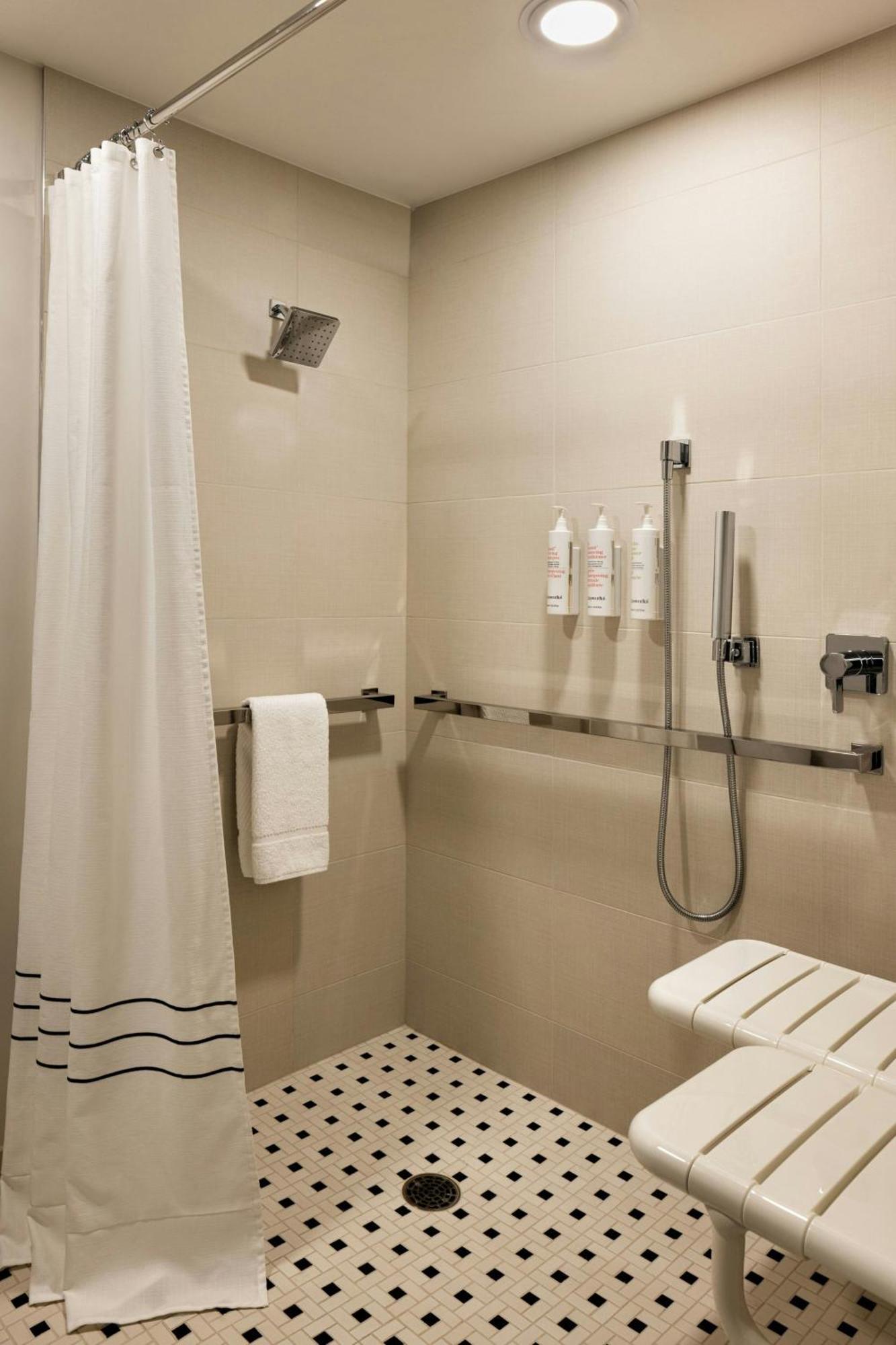 Oshkosh Marriott Waterfront Hotel & Convention Center Zewnętrze zdjęcie