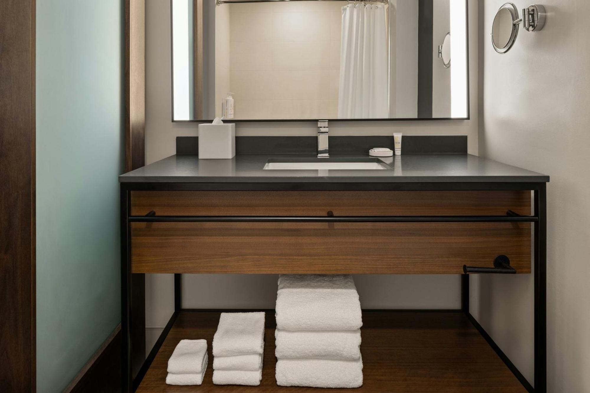 Oshkosh Marriott Waterfront Hotel & Convention Center Zewnętrze zdjęcie