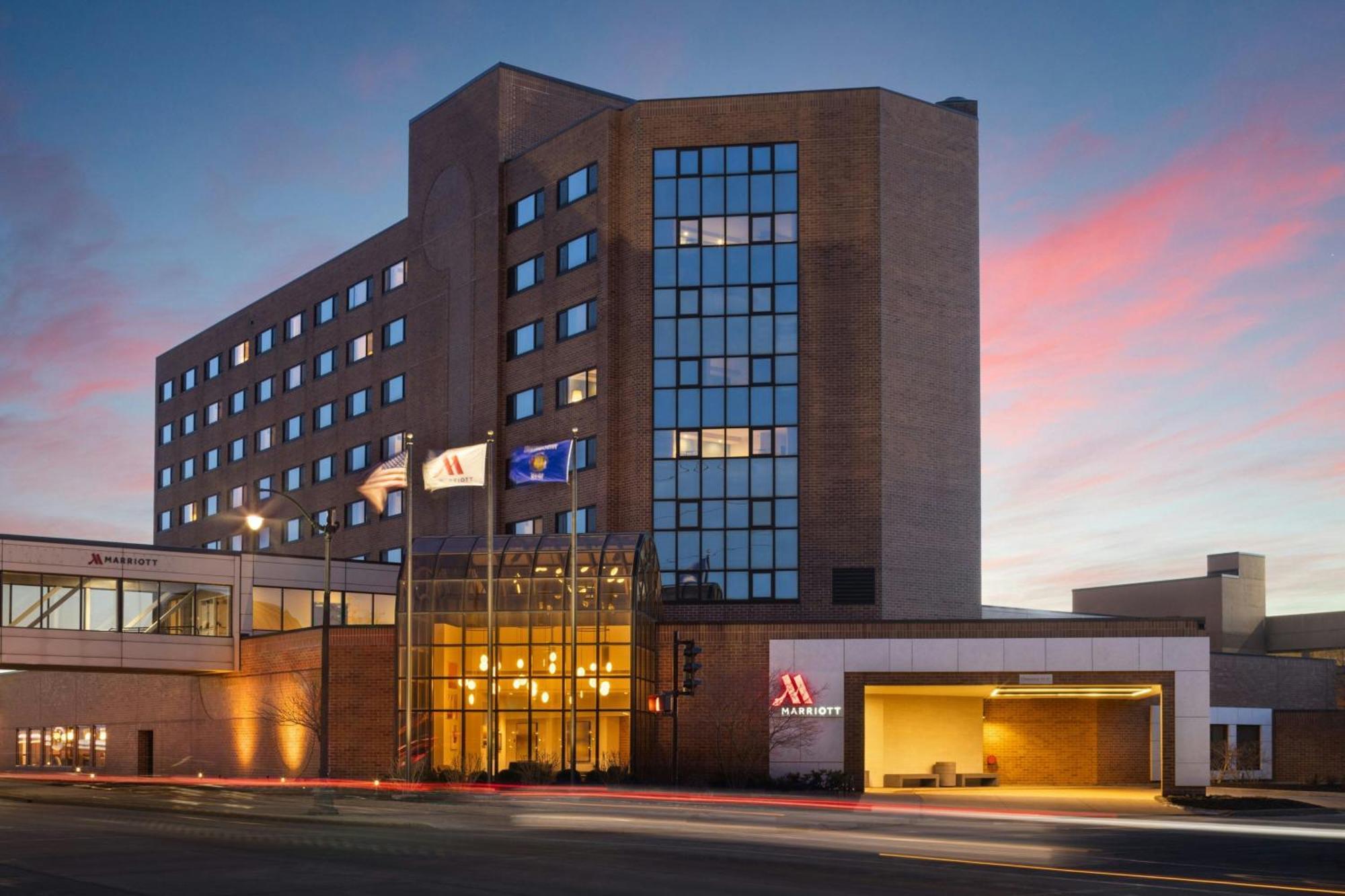 Oshkosh Marriott Waterfront Hotel & Convention Center Zewnętrze zdjęcie